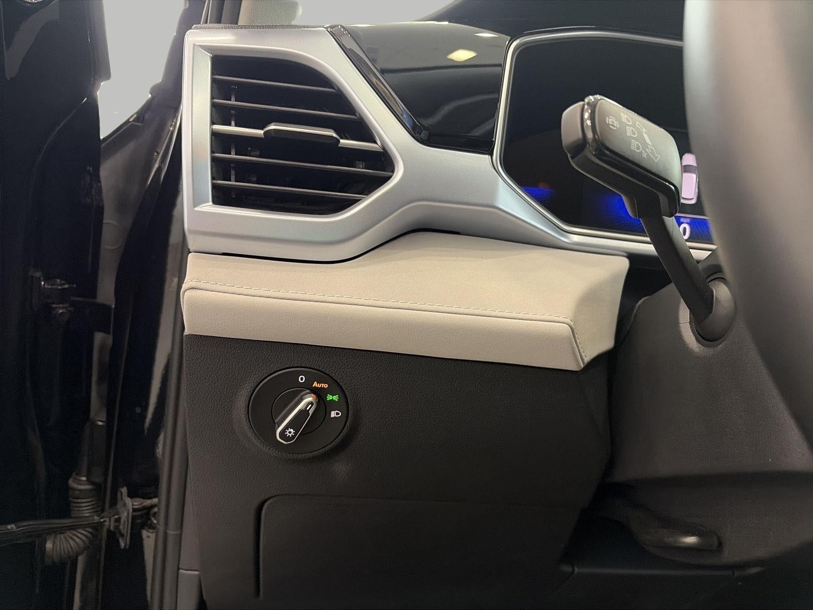 2025 Volkswagen Taos SE 4MOTION
