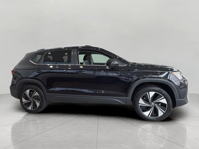 2025 Volkswagen Taos SE 4MOTION