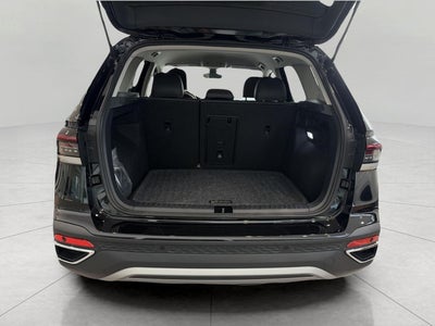2025 Volkswagen Taos SE 4MOTION