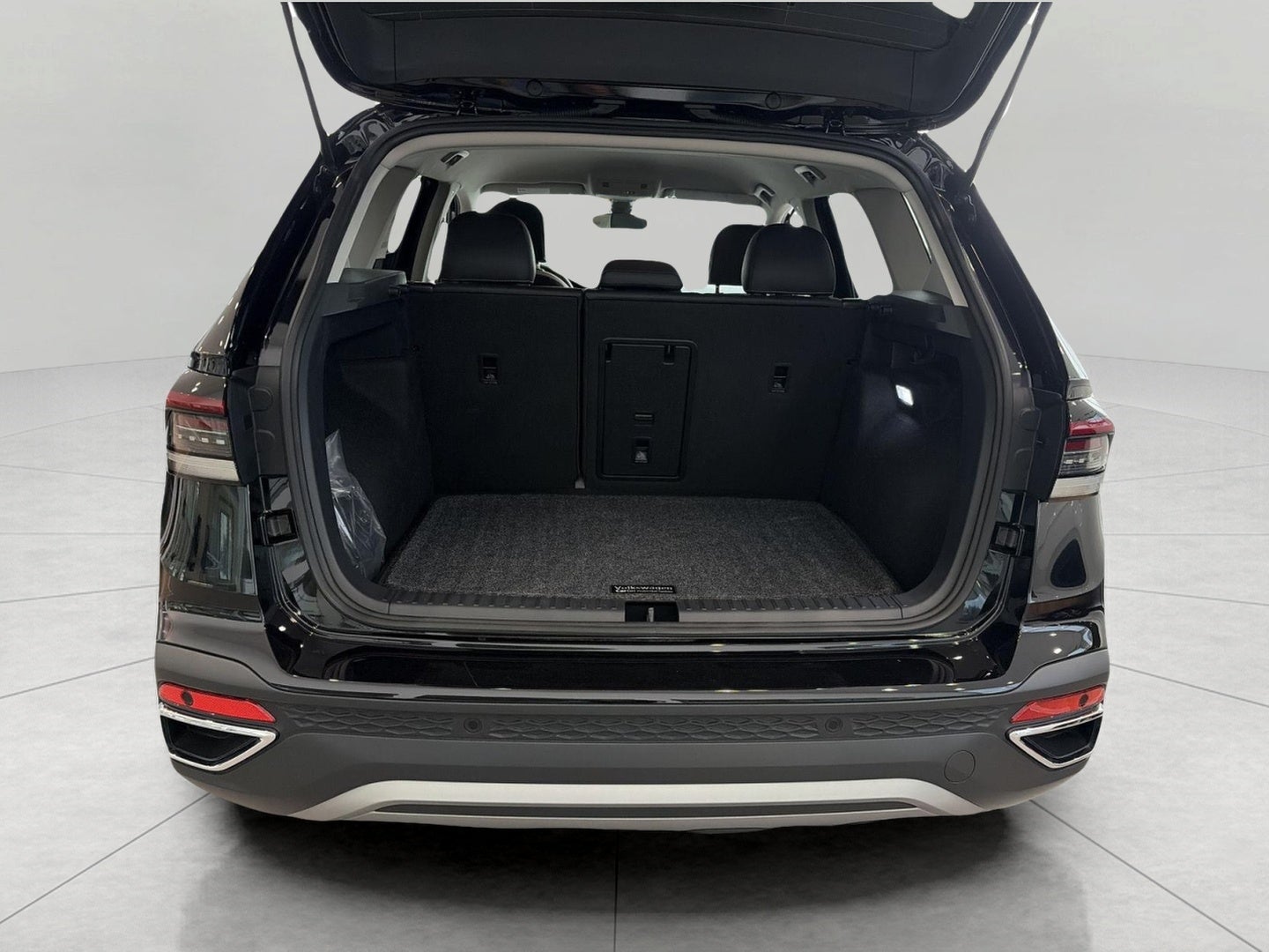 2025 Volkswagen Taos SE 4MOTION