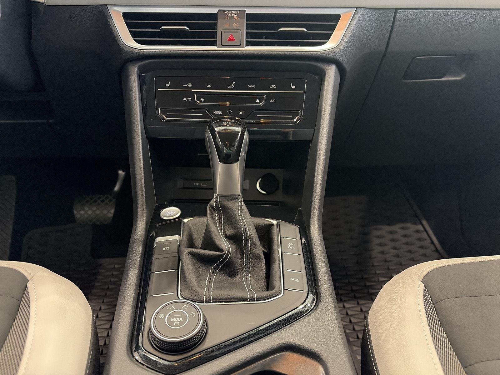 2025 Volkswagen Taos SE 4MOTION