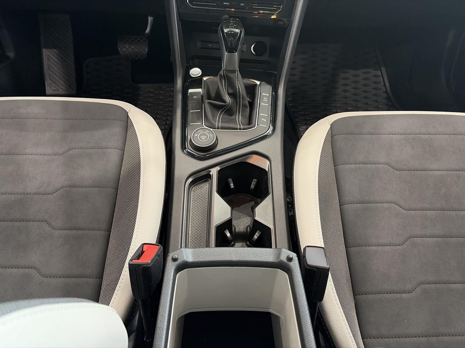 2025 Volkswagen Taos SE 4MOTION