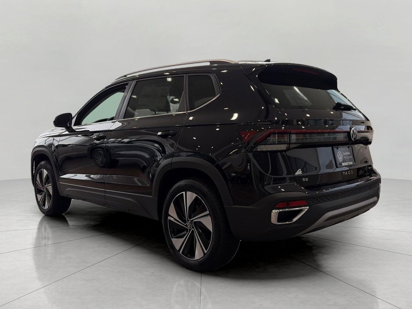 2025 Volkswagen Taos SE 4MOTION