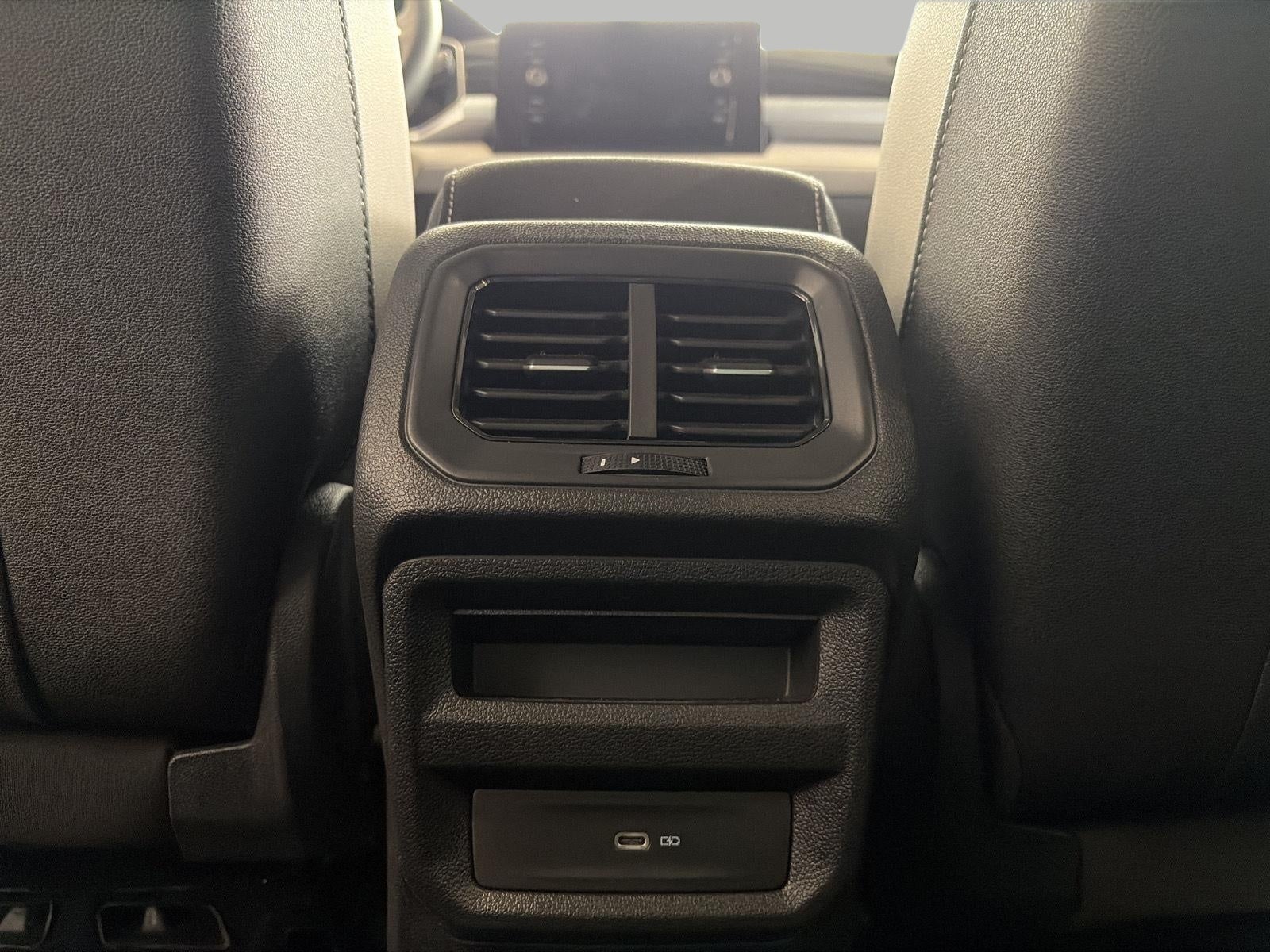 2025 Volkswagen Taos SE 4MOTION