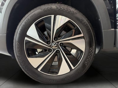 2025 Volkswagen Taos SE 4MOTION