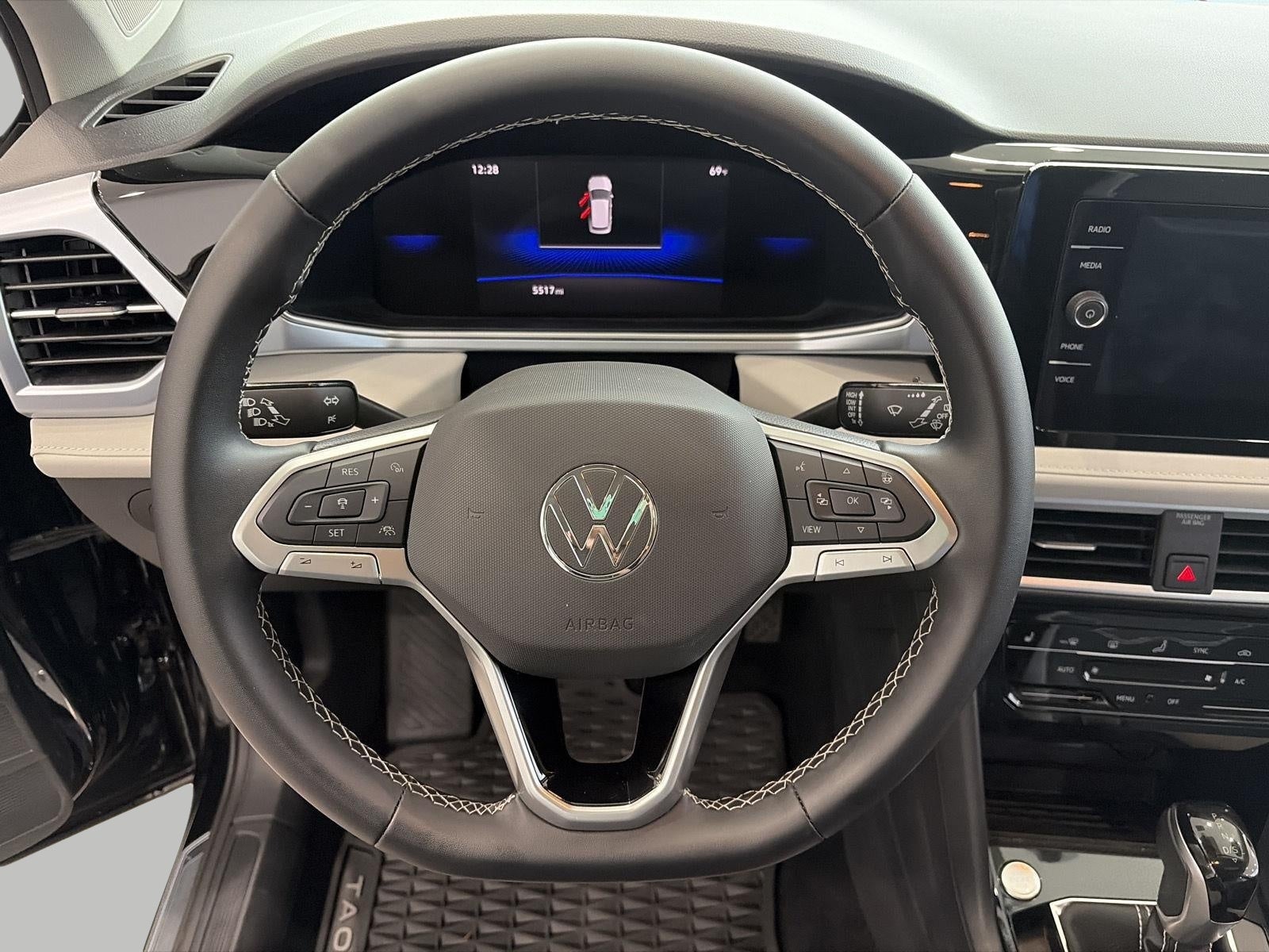 2025 Volkswagen Taos SE 4MOTION