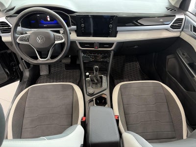 2025 Volkswagen Taos SE 4MOTION