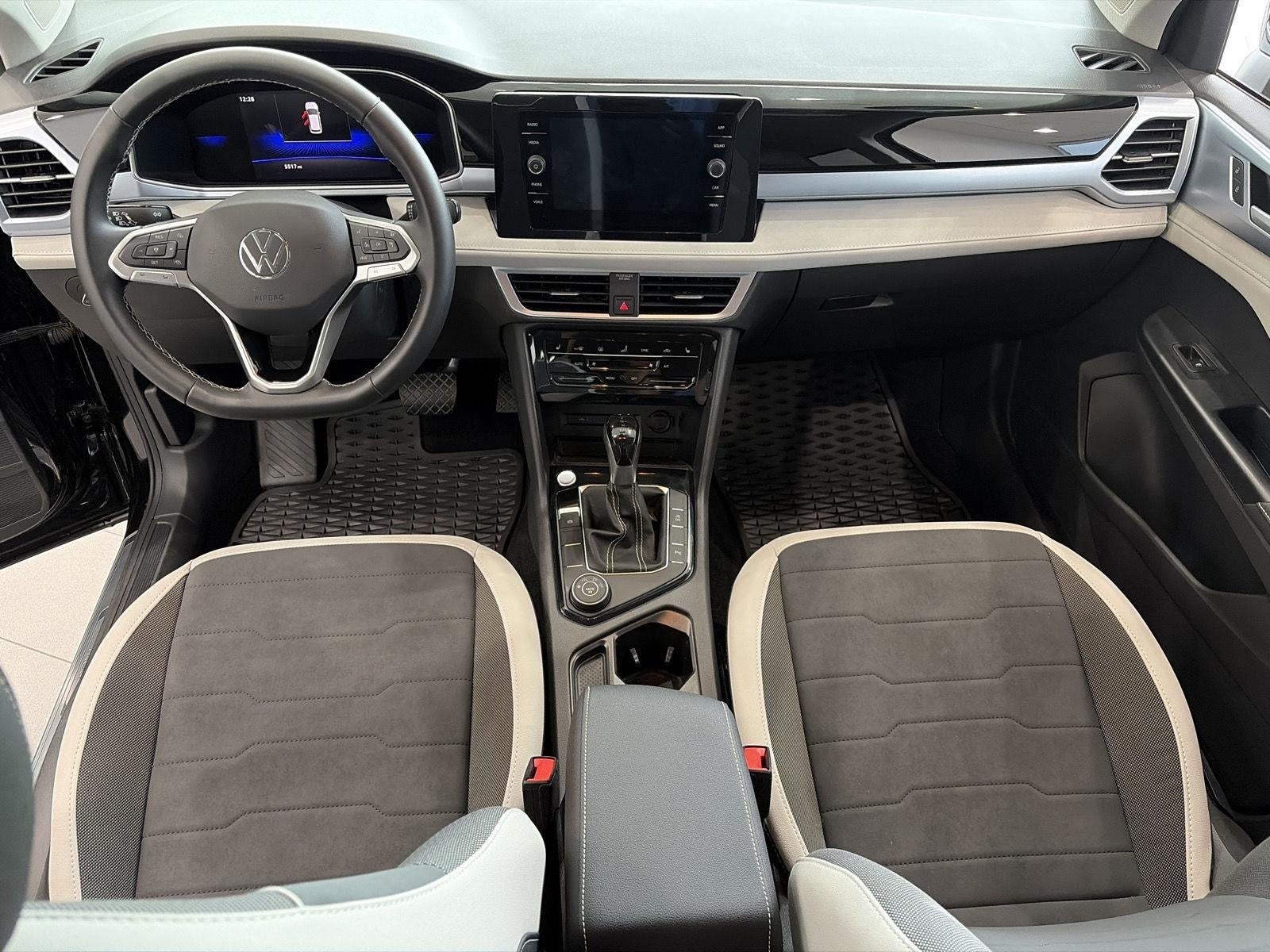 2025 Volkswagen Taos SE 4MOTION