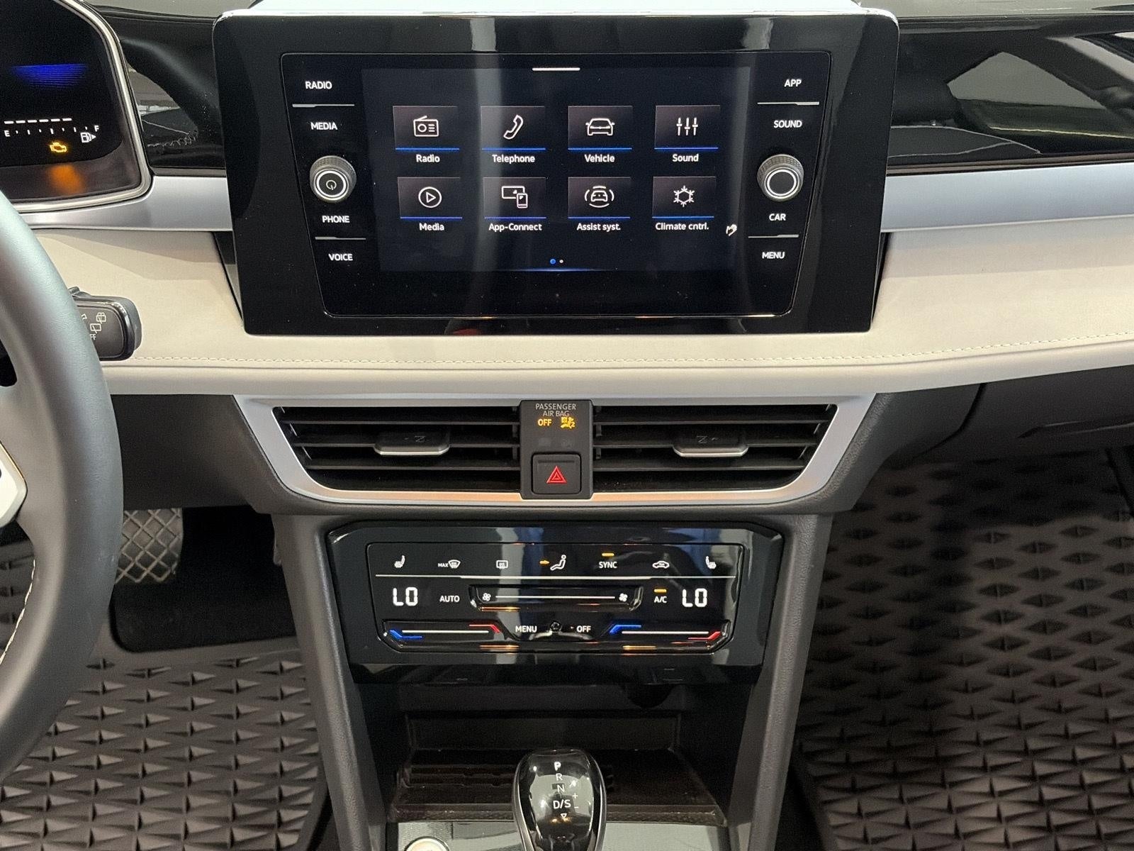 2025 Volkswagen Taos SE 4MOTION