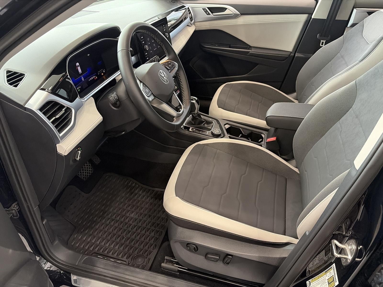 2025 Volkswagen Taos SE 4MOTION