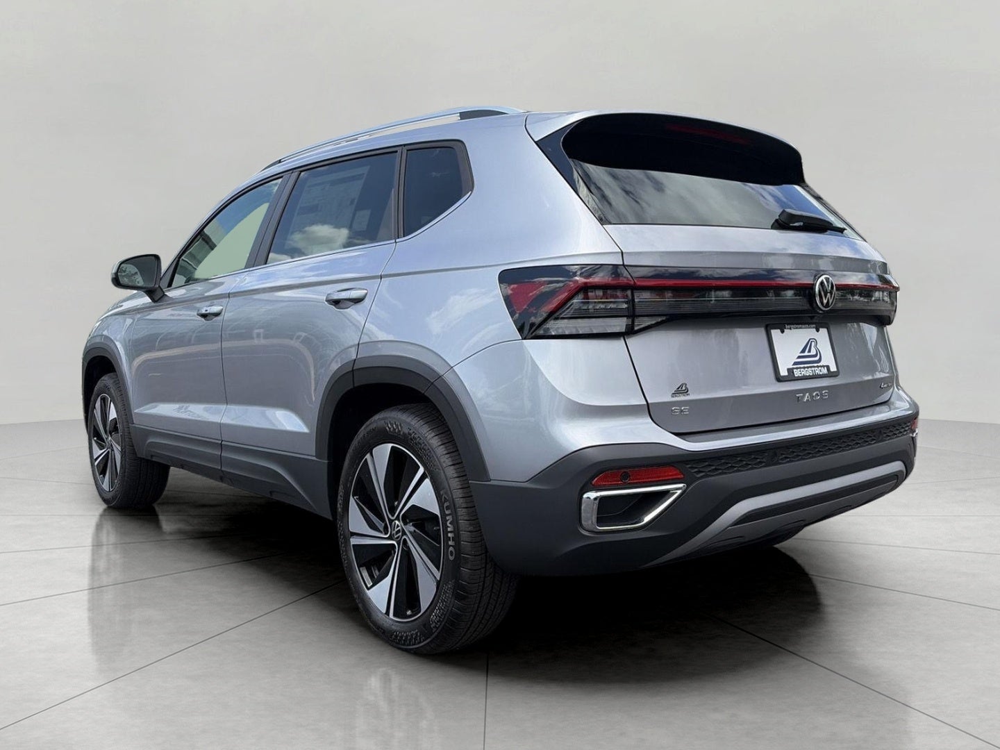 2026 Volkswagen Taos SE 4MOTION