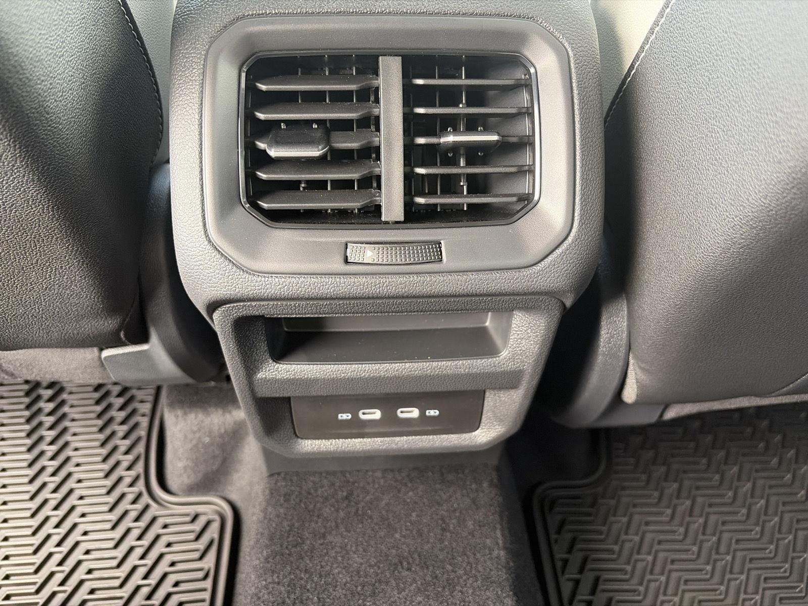 2026 Volkswagen Taos SE 4MOTION