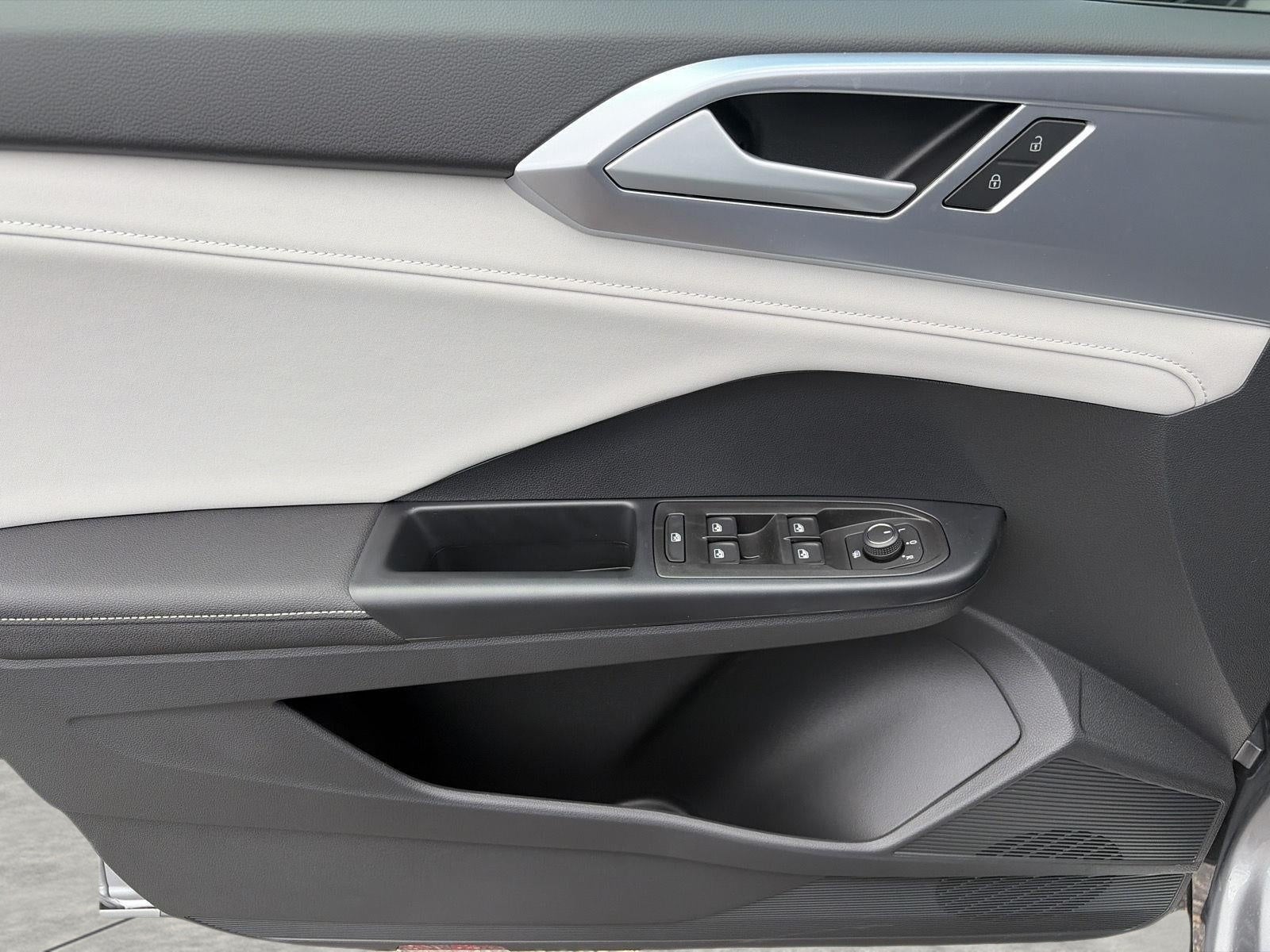 2026 Volkswagen Taos SE 4MOTION