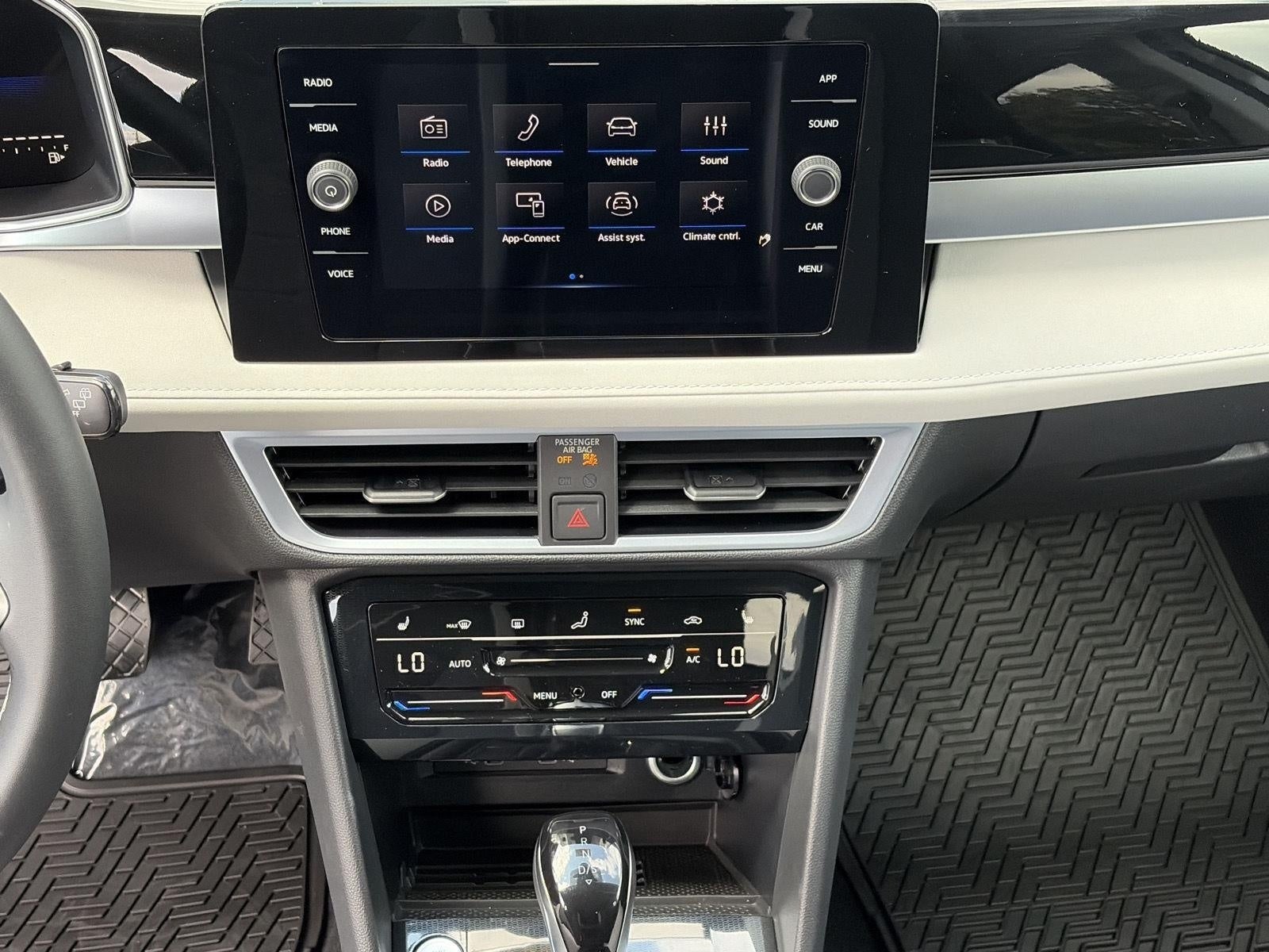 2026 Volkswagen Taos SE 4MOTION