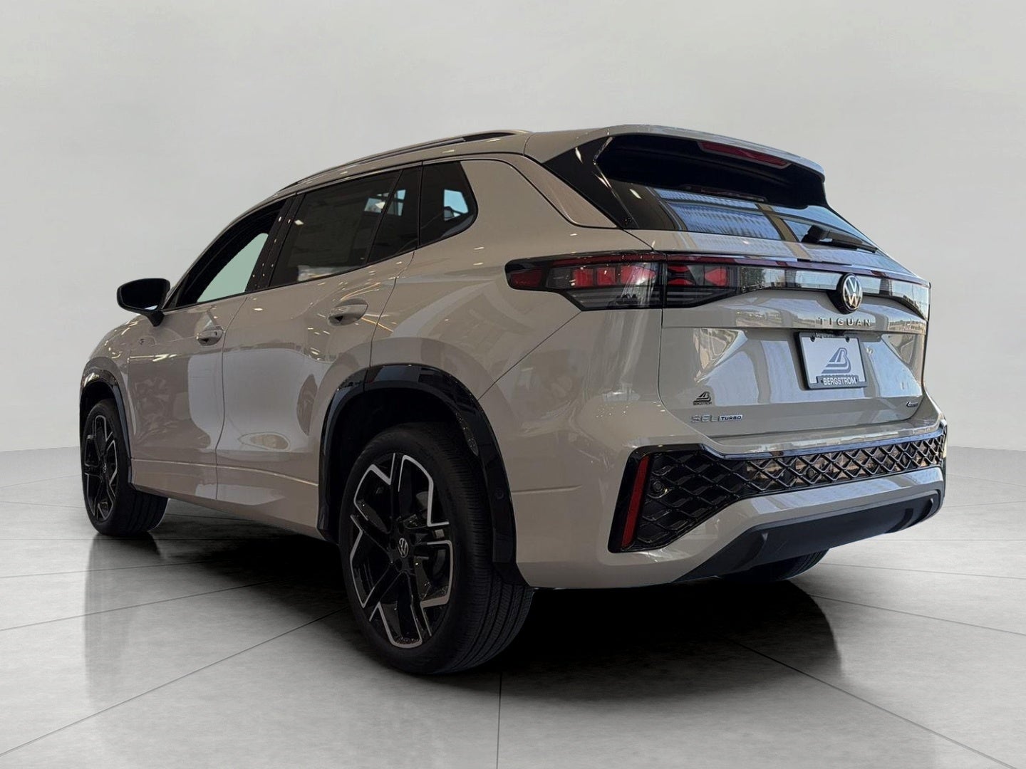 2026 Volkswagen Tiguan SEL R-Line Turbo 4MOTION