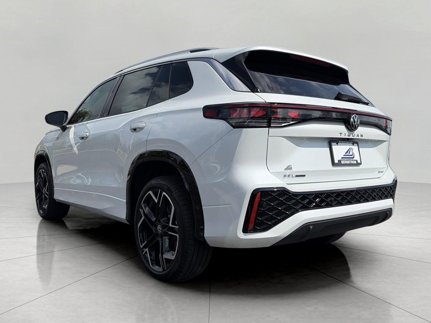 2026 Volkswagen Tiguan SEL R-Line Turbo 4MOTION