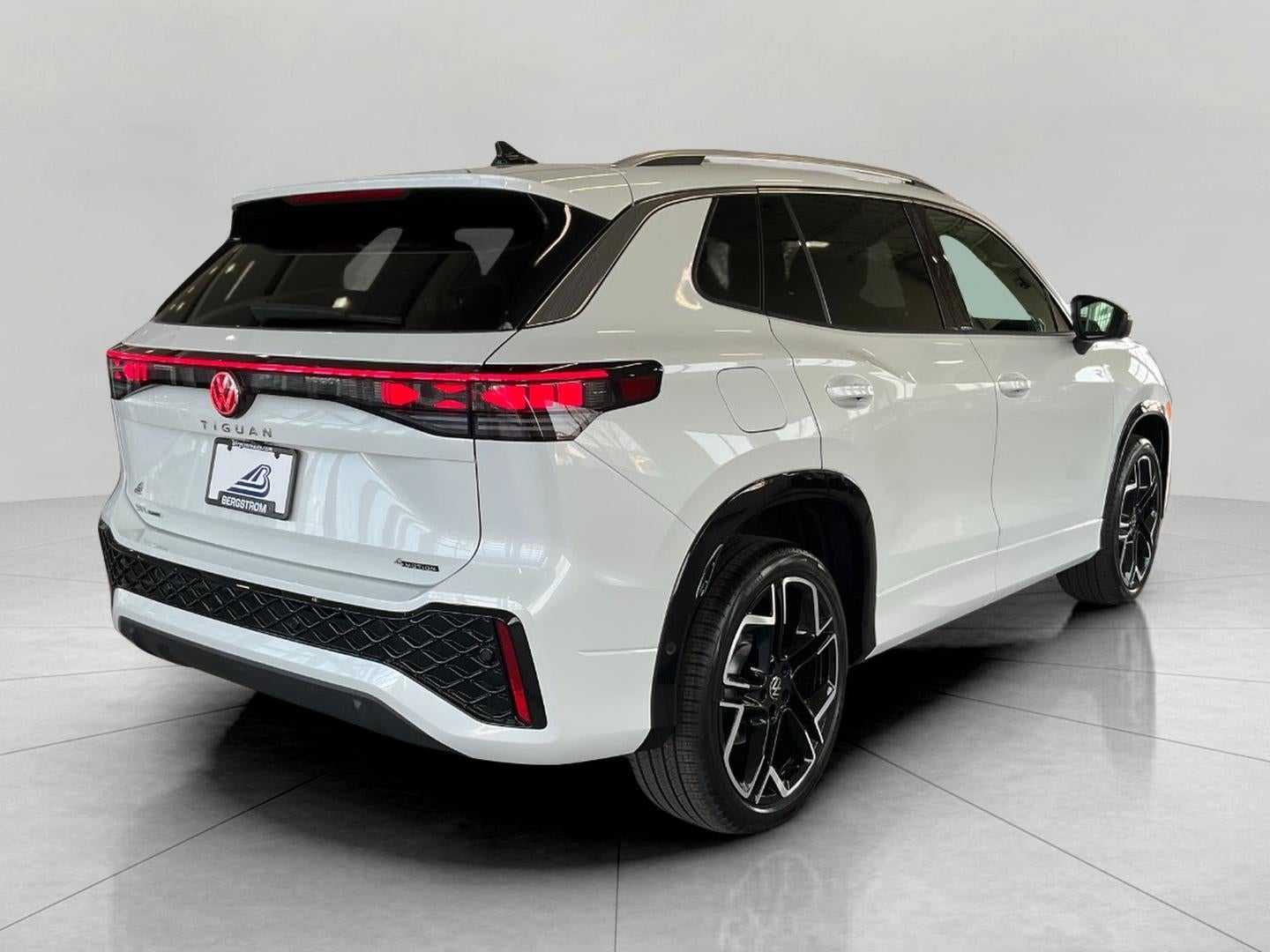 2026 Volkswagen Tiguan SEL R-Line Turbo 4MOTION