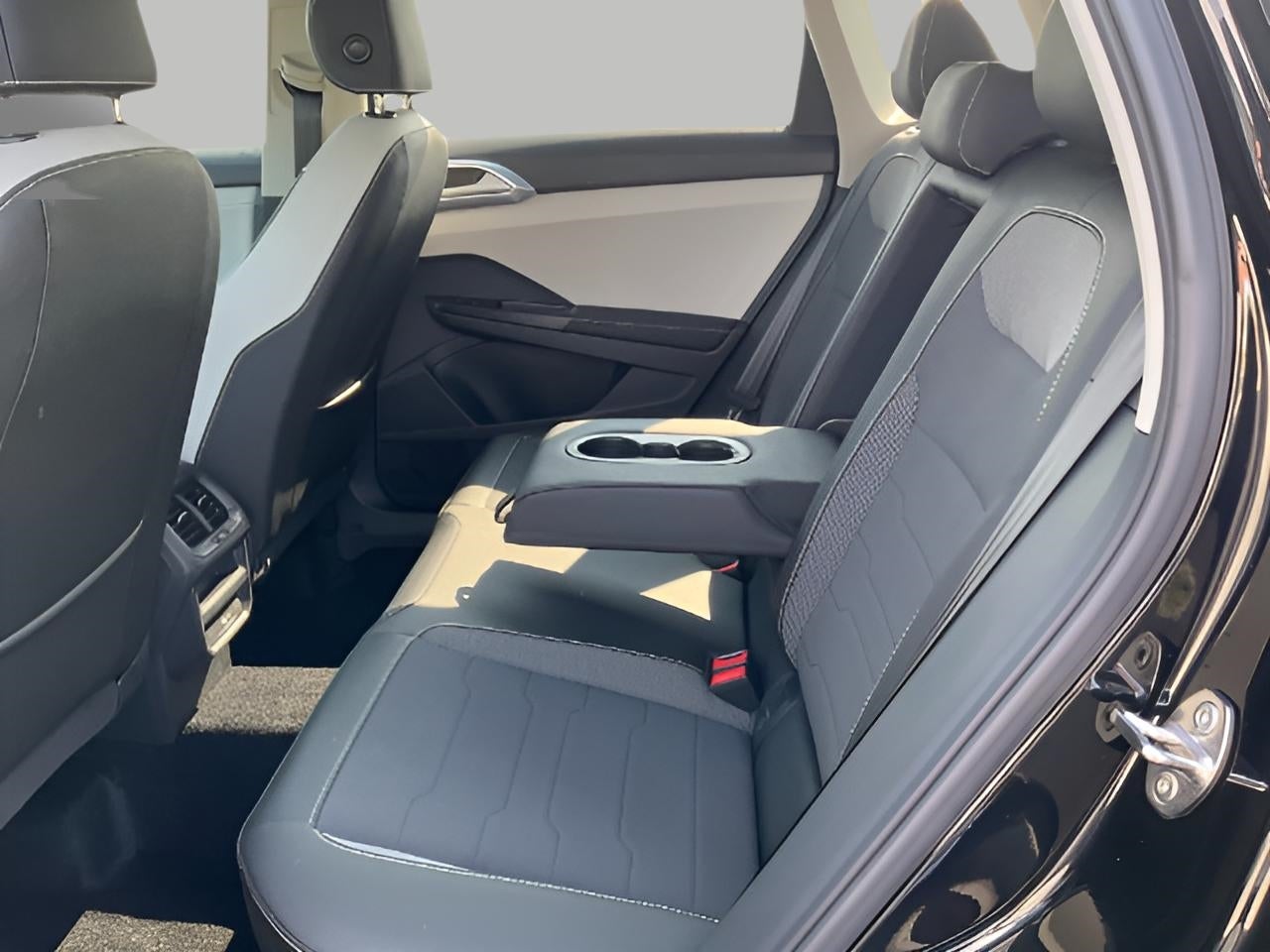 2025 Volkswagen Taos SE 4MOTION