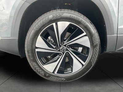 2026 Volkswagen Taos SE 4MOTION
