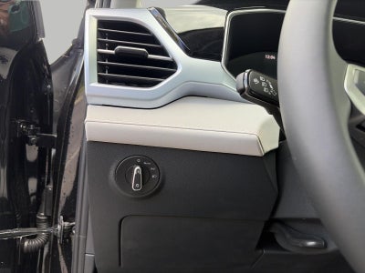 2026 Volkswagen Taos SE 4MOTION