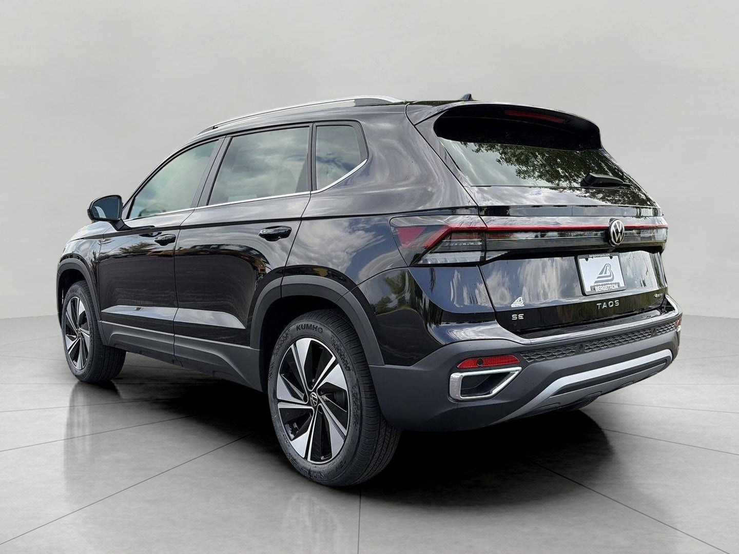 2026 Volkswagen Taos SE 4MOTION