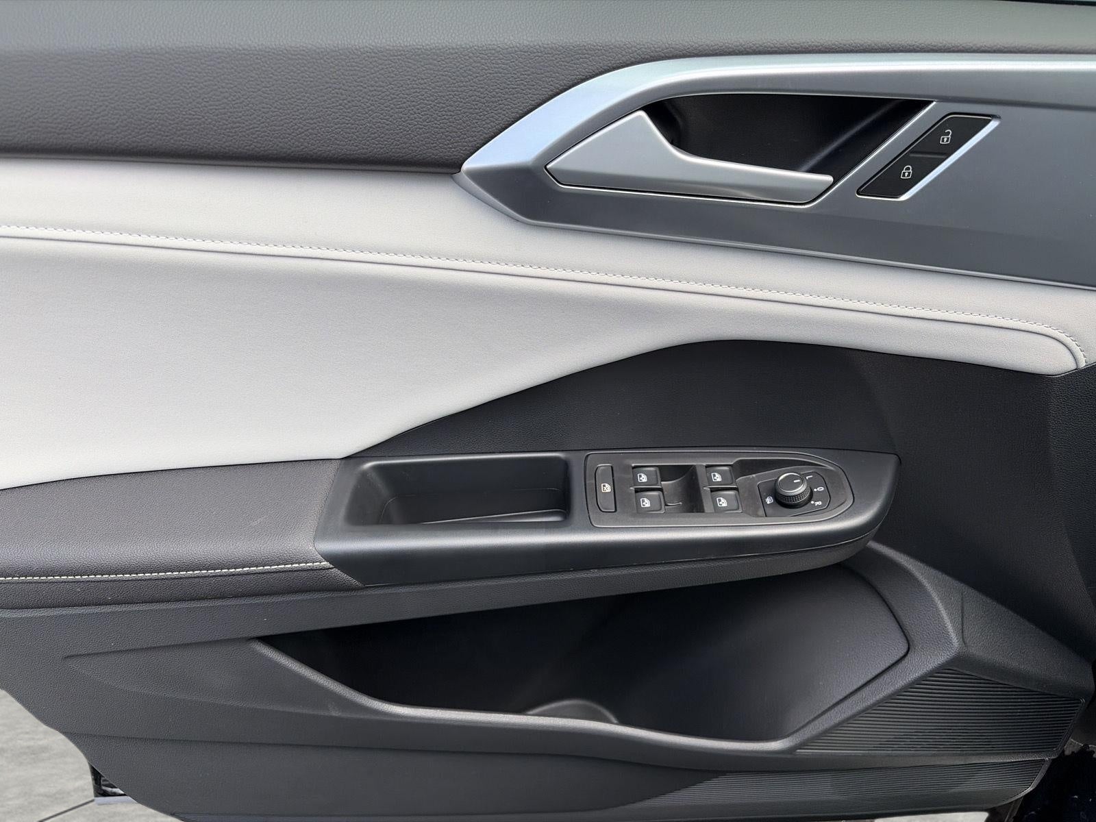 2026 Volkswagen Taos SE 4MOTION