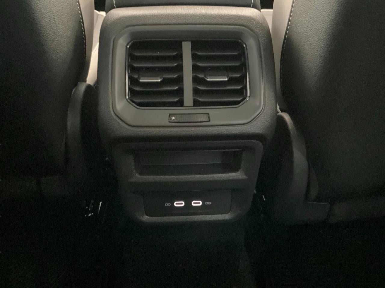 2026 Volkswagen Taos SE 4MOTION