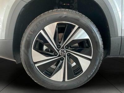 2026 Volkswagen Taos SE 4MOTION