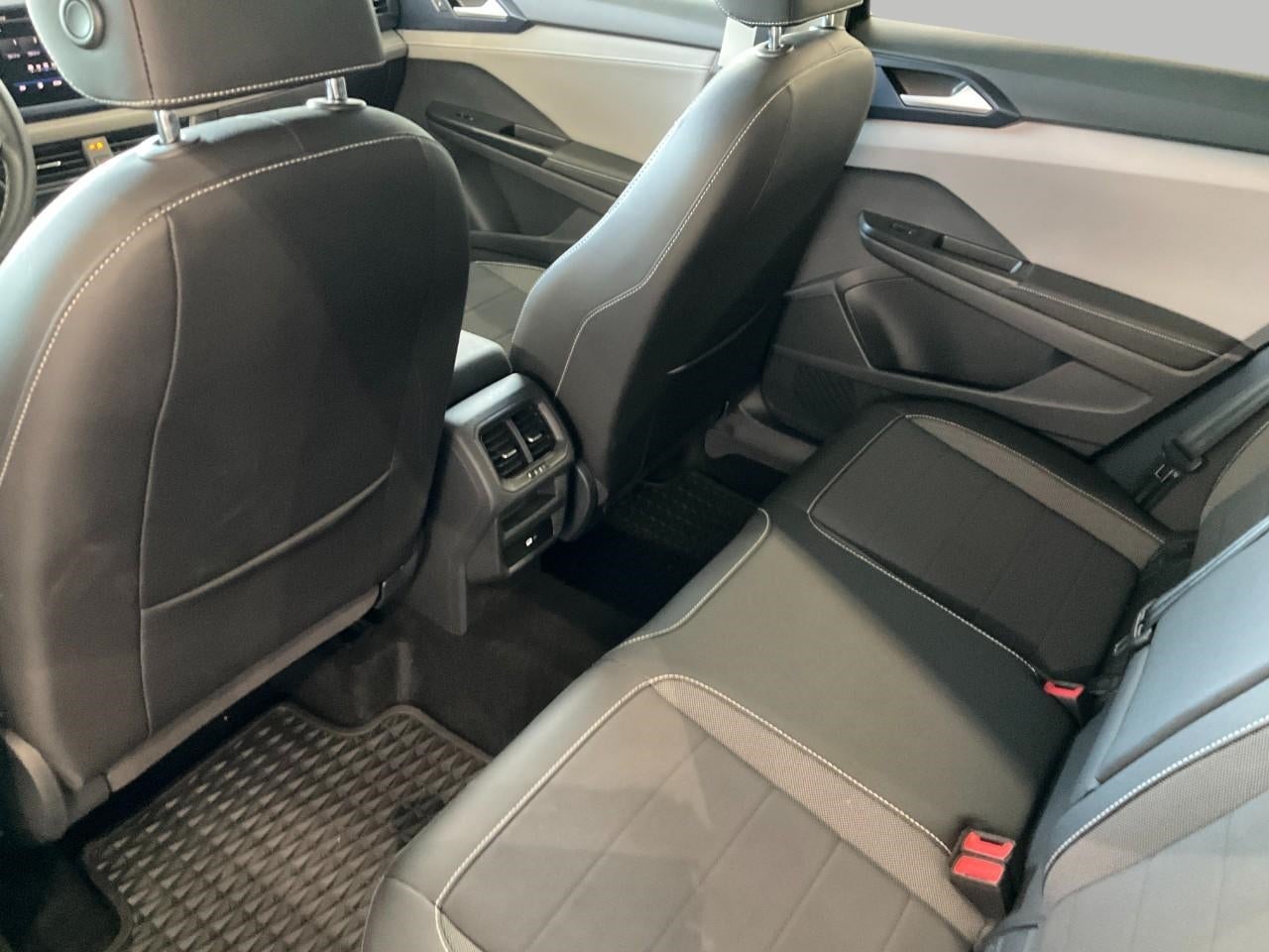 2024 Volkswagen Taos SE 4MOTION