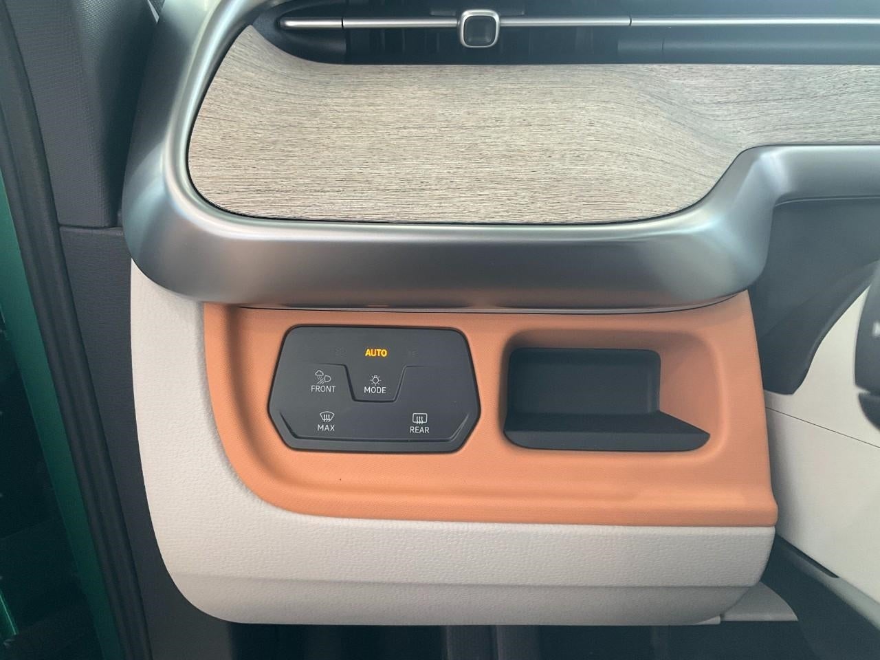 2025 Volkswagen ID. Buzz 1st Edition 4MOTION w/Two-Tone